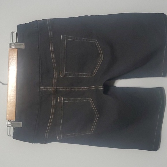 Chadwicks shorts women’s size 6 Bermuda length black demin pull-on elast… - Picture 2 of 16